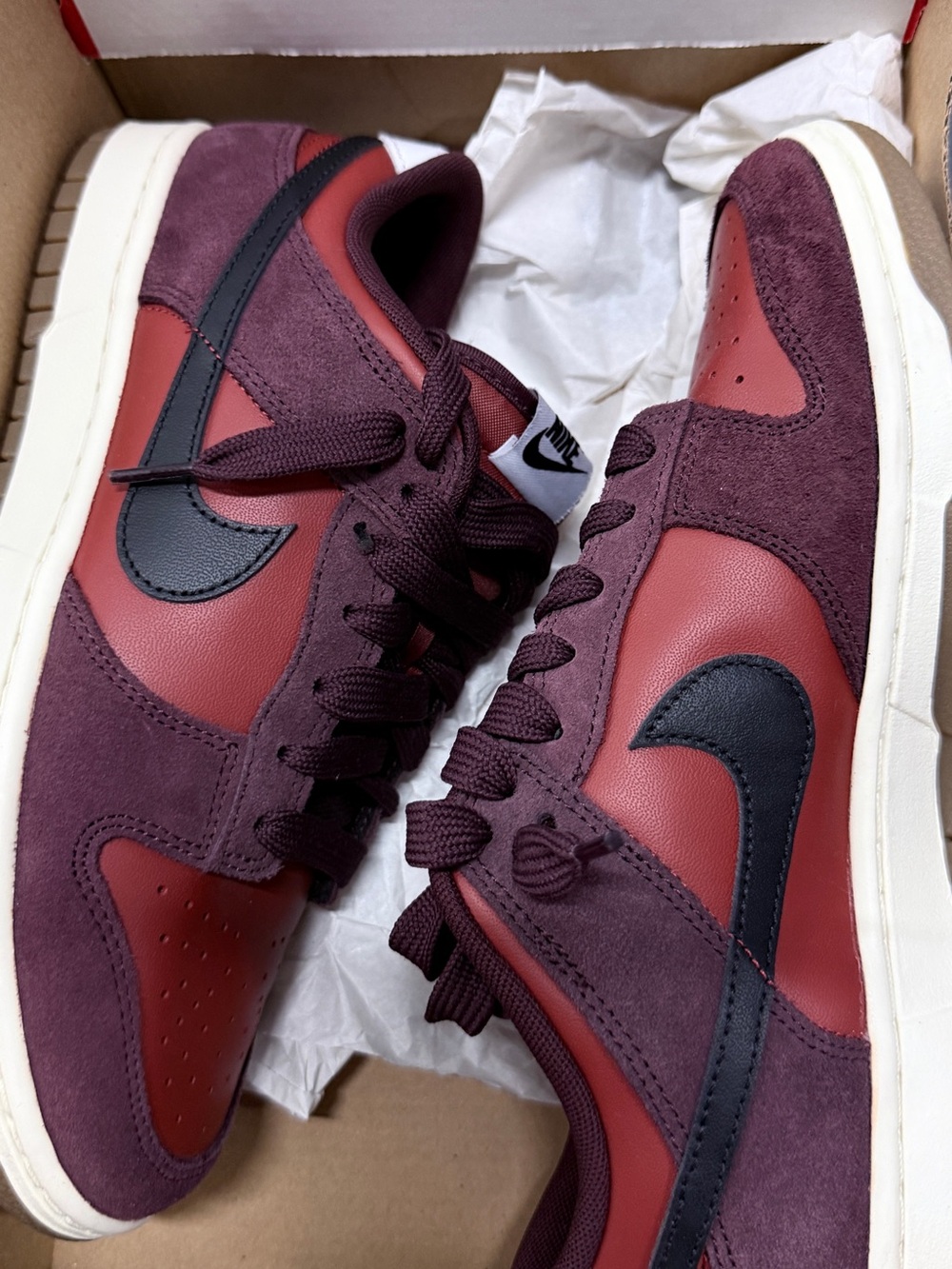 Nike Men’s Burgundy and Black Low-Top Sneakers
